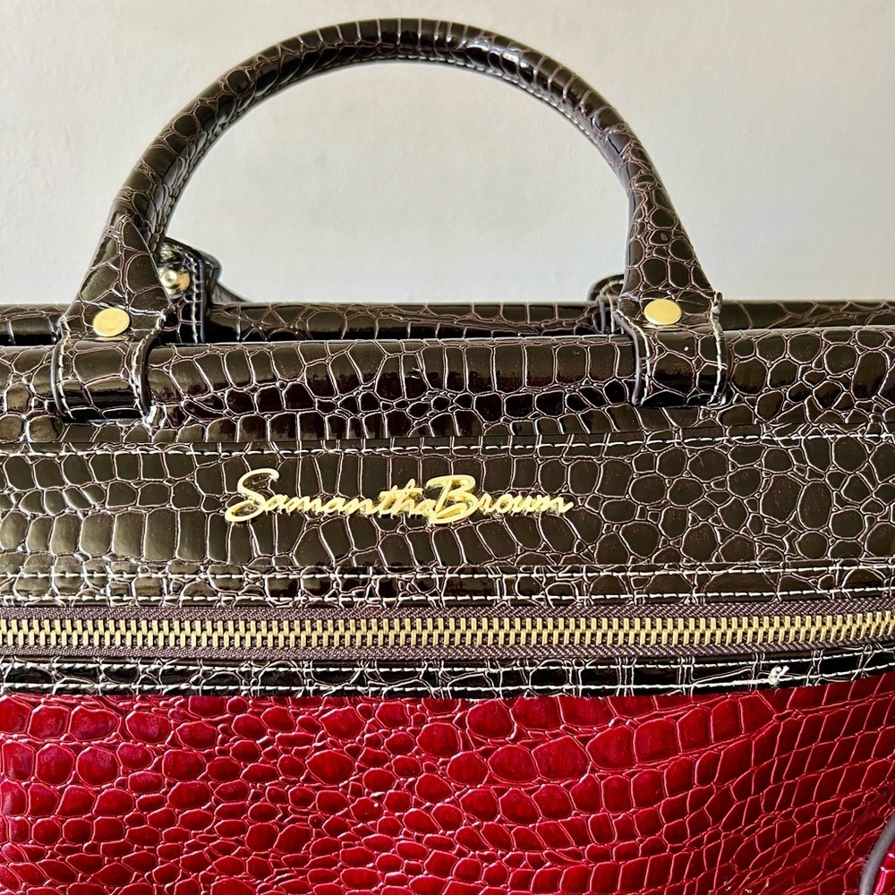 👜 Samantha Brown Burgundy Croco Embossed Overnight Travel Bag 12.5”H x 14”W - Picture 4 of 15